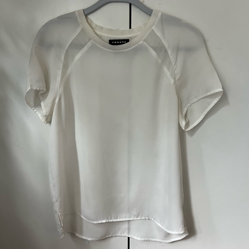 Very elegant translucent work top